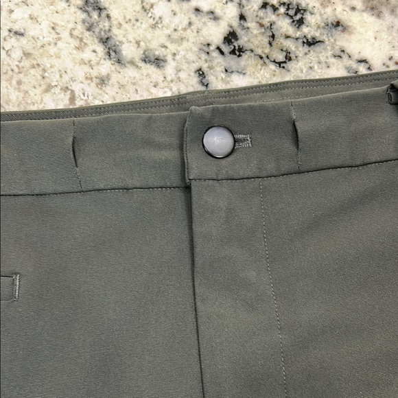 Lululemon ABC Jogger Men's Dark Charcoal Grey‎ (34"x30 1/2") - Picture 15 of 15